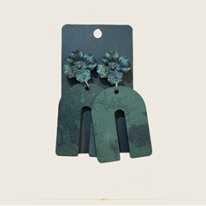 Pendientes de resina con fragmentos de mineral