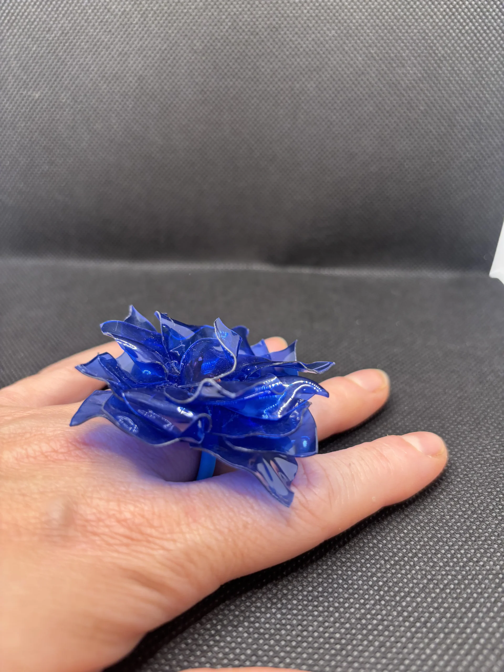 Anillo azul de plástico reciclado - Imagen 2