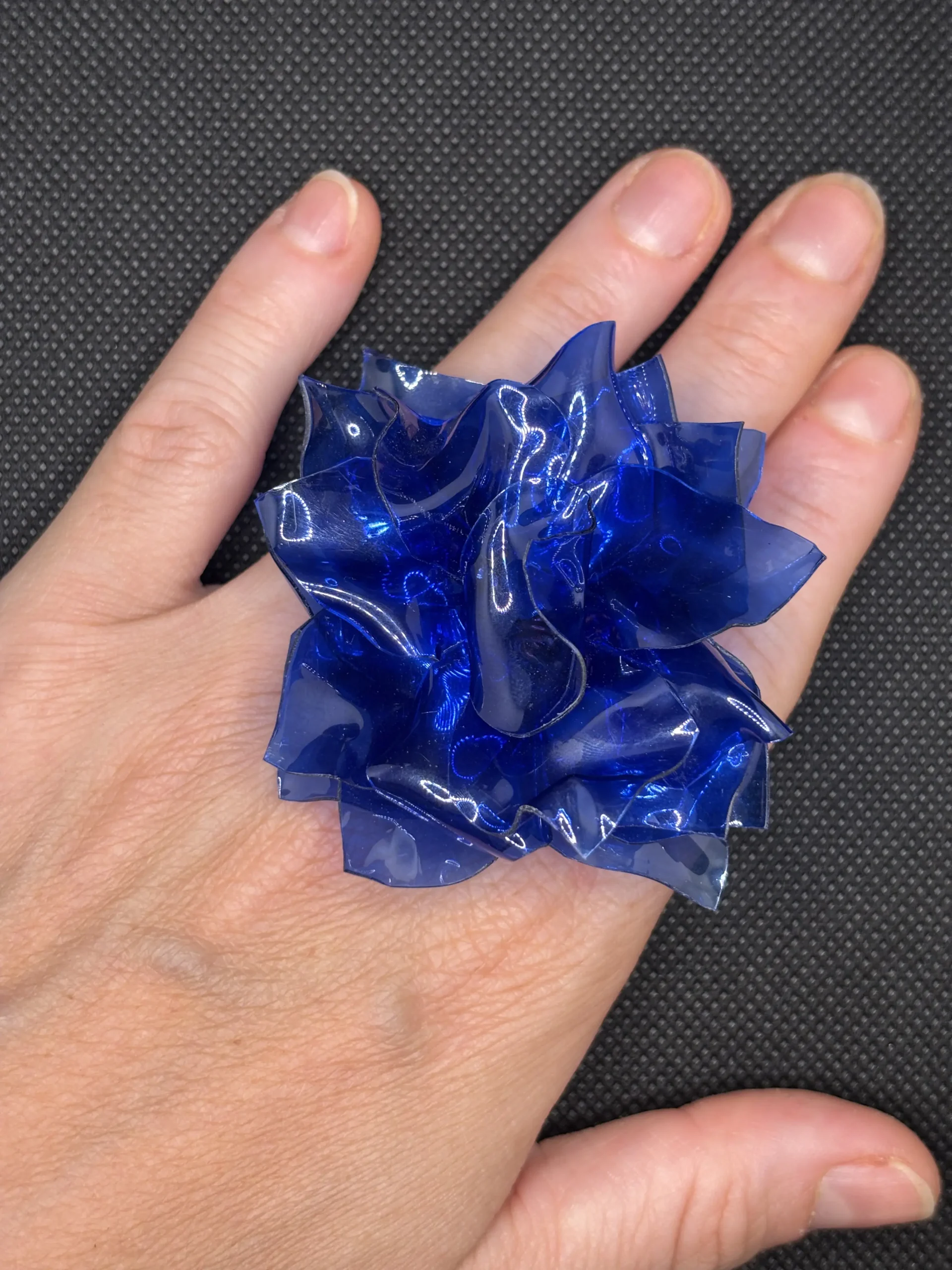 Anillo azul de plástico reciclado