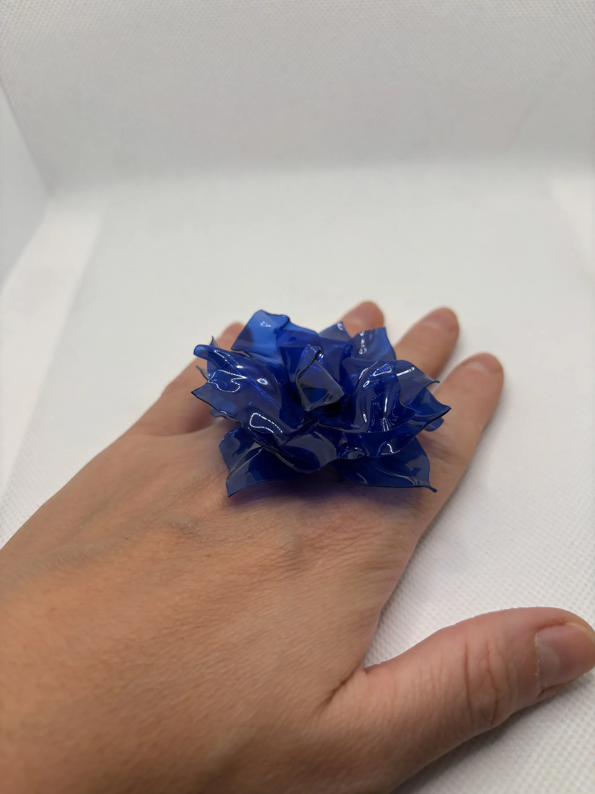 Anillo azul de plástico reciclado - Imagen 3